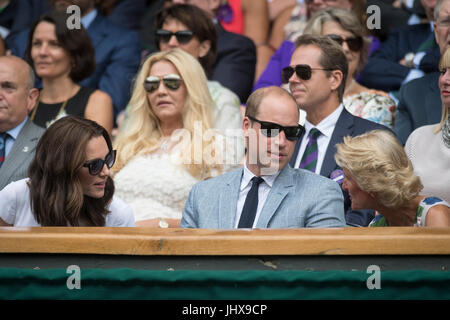 Wimbledon, Londres, Royaume-Uni. 16 juillet, 2017. Le Wimbledon Tennis Championships 2017 tenue à l'All England Lawn Tennis et croquet Club, Londres, Angleterre, Royaume-Uni. Le simple messieurs - FINALE Roger Federer (SUI) [3] v Marin Cilic (CRO) [7] sur le Court central. Credit : Duncan Grove/Alamy Live News Banque D'Images