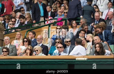 Wimbledon, Londres, Royaume-Uni. 16 juillet, 2017. Le Wimbledon Tennis Championships 2017 tenue à l'All England Lawn Tennis et croquet Club, Londres, Angleterre, Royaume-Uni. Le simple messieurs - FINALE Roger Federer (SUI) [3] v Marin Cilic (CRO) [7] sur le Court central. Credit : Duncan Grove/Alamy Live News Banque D'Images