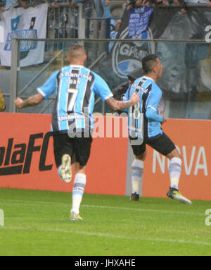 Porto Alegre, Brésil. 16 juillet, 2017. Dans le match entre l'Grmio et Ponte Preta, pour la 14e manche du Championnat du Brésil, Serie A 2017, joué à l'Arena Grêmio de Porto Alegre. Credit : Jeferson/FotoArena Rotini/Alamy Live News Banque D'Images