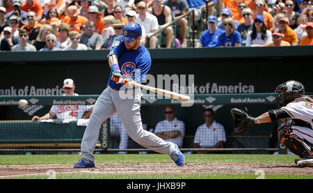 Baltimore, MD, USA. 16 juillet, 2017. Chicago Cubs voltigeur de centre # 8 Ian Happ au bâton en Ligue Majeure de Baseball pendant un match entre les Orioles de Baltimore et les Cubs de Chicago à Camden Yards de Baltimore, MD. Justin Cooper/CSM/Alamy Live News Banque D'Images