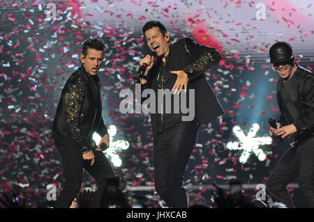 Raleigh, Caroline du Nord, USA. 11 juillet, 2017. Groupe de musique Nouveaux enfants sur le bloc d'effectuer à la PNC Arena dans le cadre de l'Ensemble de voyage organisé. Crédit : Tina Fultz/ZUMA/Alamy Fil Live News Banque D'Images