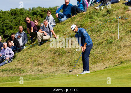 L'Ayrshire, Ecosse, Royaume-Uni. 16 juillet, 2017. Le dernier jour de la Aberdeen Asset management Scottish Open Golf Championship a fourni une grande partie du théâtre et lecture à partir d'un passionnant domaine international de joueurs en compétition pour le trophée et prix en argent. Le concours a été joué plus de liens Dundonald, près d'Irvine Ayrshire en Écosse dans le chaud soleil d'été et a conclu avec une victoire spectaculaire pour RAFA CABRERA BELLO forme Espagne Credit : Findlay/Alamy Live News Banque D'Images