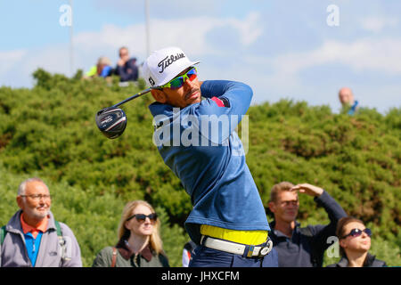 L'Ayrshire, Ecosse, Royaume-Uni. 16 juillet, 2017. Le dernier jour de la Aberdeen Asset management Scottish Open Golf Championship a fourni une grande partie du théâtre et lecture à partir d'un passionnant domaine international de joueurs en compétition pour le trophée et prix en argent. Le concours a été joué plus de liens Dundonald, près d'Irvine Ayrshire en Écosse dans le chaud soleil d'été et a conclu avec une victoire spectaculaire pour RAFA CABRERA BELLO forme Espagne Credit : Findlay/Alamy Live News Banque D'Images