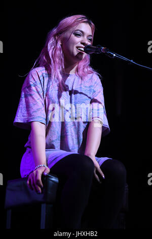 Fort Lauderdale, FL, USA. 16 juillet, 2017. Hé Violet effectuer à 97,3 Hits Vivre à la révolution, le 16 juillet 2017 à Hollywood, en Floride. Credit : Mpi04/media/Alamy Punch Live News Banque D'Images