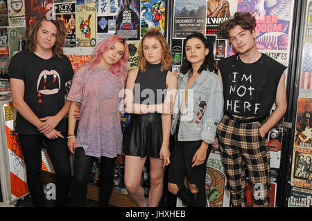 Fort Lauderdale, FL, USA. 16 juillet, 2017. Hé Violet effectuer à 97,3 Hits Vivre à la révolution, le 16 juillet 2017 à Hollywood, en Floride. Credit : Mpi04/media/Alamy Punch Live News Banque D'Images