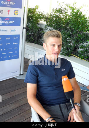 La Puy-en-Velay, France. 17 juillet, 2017. Marcel Kittel de Allemagne de l'équipe Quick-Step parquet donne une interview au cours de la deuxième journée de repos du 104e Tour de France course cycliste dans la région de Puy-en-Velay, France, 17 juillet 2017. Photo : Stefan Tabeling/dpa/Alamy Live News Banque D'Images