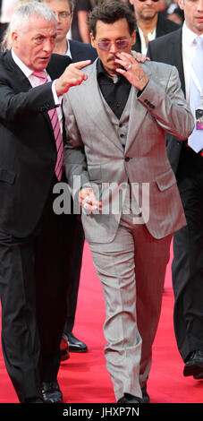 Berlin, Allemagne, le 19 juillet, 2013 : Johnny Depp, Armie Hammer Jerry Bruckheimer et assister à la première du film Lone Ranger Banque D'Images