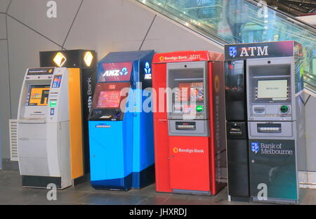 Les distributeurs de billets ATM au centre-ville de Melbourne, Australie Banque D'Images