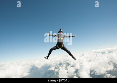 Parachutiste Freestyle faire un saut d'entraînement au-dessus de la para Centro Locarno en Suisse Banque D'Images