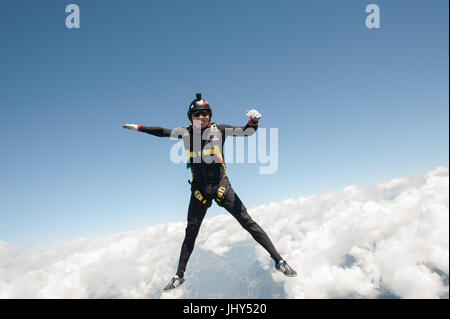 Parachutiste Freestyle faire un saut d'entraînement au-dessus de la para Centro Locarno en Suisse Banque D'Images