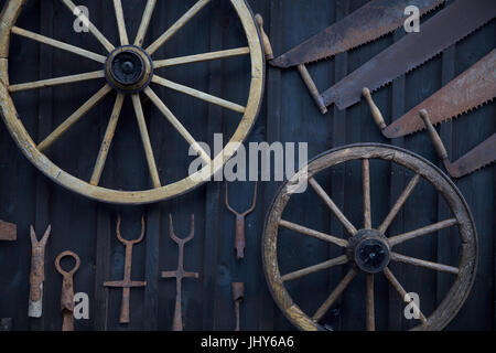 Les appareils agricoles - outils de la ferme, Landwirtschaftliche Geräte - outils de la ferme Banque D'Images