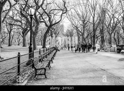 Magnifique Central Park New York - un endroit merveilleux pour se détendre - MANHATTAN / NEW YORK - 2 AVRIL 2017 Banque D'Images