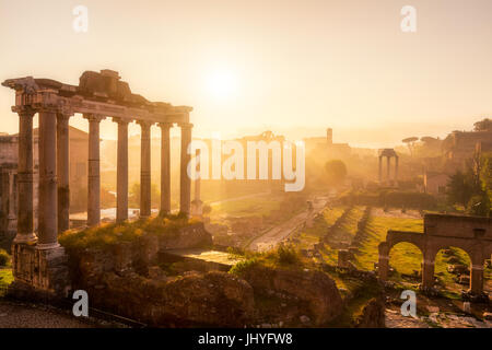 Le Forum Romain, le centre historique de Rome, Italie Banque D'Images