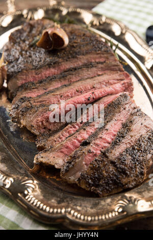 Bavette de boeuf grillée à l'ail Banque D'Images