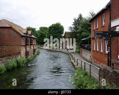 Itchen River running through Winchester, Hampshire, England, UK Banque D'Images