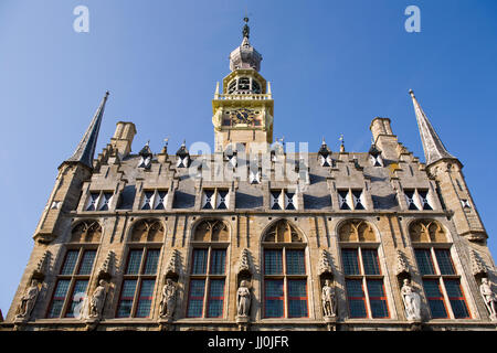 L'Europe, Pays-Bas, Zeeland, le village Veere sur la presqu'île de Walcheren, la ville historique située sur la place du marché. Banque D'Images