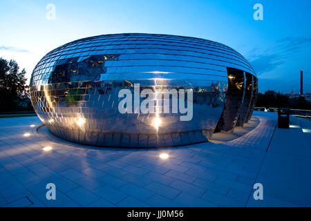 L'Europe, Allemagne, Düsseldorf, le Pebbles Bar de l'hôtel Hyatt Regency au port, Medienhafen JSK architectes. Banque D'Images