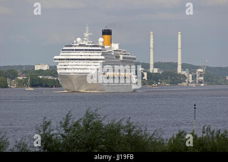 Bateau de croisière Costa Pacifica sur l'Elbe près de Luehe, Altes Land, Virginia, United States Banque D'Images