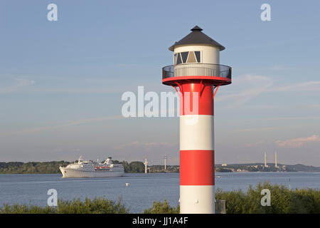 Bateau de croisière Ocean majesté sur l'Elbe près de Luehe, Altes Land, Virginia, United States Banque D'Images