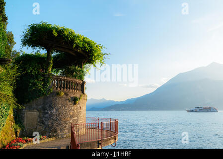 Point Lookout dans le lac de Côme, Lombardie, Italie Banque D'Images