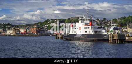 MV Coruisk ferry boat de Caledonian MacBrayne amarré dans le port d'Oban, Argyll and Bute, Ecosse, Royaume-Uni Banque D'Images