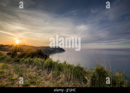 Mezzavalle, belle plage de Conero, Italie Banque D'Images