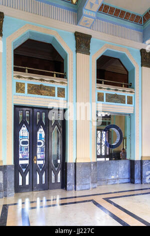 Bâtiment Bacardi, de l'intérieur, de l'art déco de couleur pastel et des décorations de l'architecture, La Vieille Havane, Cuba Banque D'Images