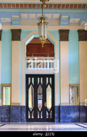 Bâtiment, Edificio Bacardi Bacardi, intérieur, décorations art déco couleur pastel et de l'architecture, La Vieille Havane, Cuba Banque D'Images