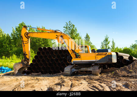 Godet d'excavation Pelle sur chenilles sur la construction de la grande vitesse périphérique autour de Krasnoe Selo, Saint Petersburg. Machine lourde pour l'excavation de l'équipement Banque D'Images