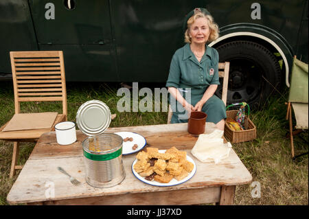 Les images prises à partir de la WW2 re-enactment of Home Guard à l'aide de vêtements authentiques, des véhicules, des drapeaux, des munitions, des fusils, des vélos, tentes et autres accessoires. Banque D'Images