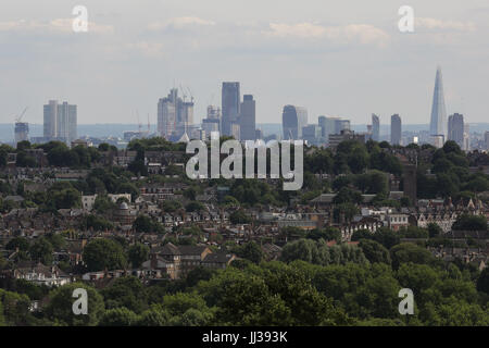 Alexandra Palace, au nord de Londres, au Royaume-Uni. Jul 17, 2017. Vue de Londres, de l'Alexandra Palace, au nord de Londres comme temps chaud et sec se poursuit dans la capitale. Credit : Dinendra Haria/Alamy Live News Banque D'Images