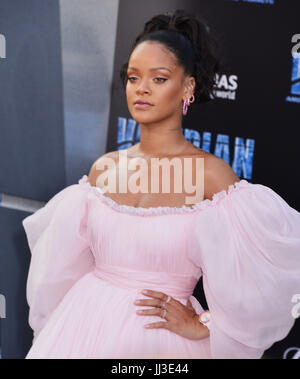 Los Angeles, USA. 17 juillet, 2017. 039 Rihanna à la valériane et de la ville d'un millier de planètes premiere' au théâtre chinois de Grauman le 17 juillet 2017 à Hollywood, Californie Crédit : Tsuni/USA/Alamy Live News Banque D'Images