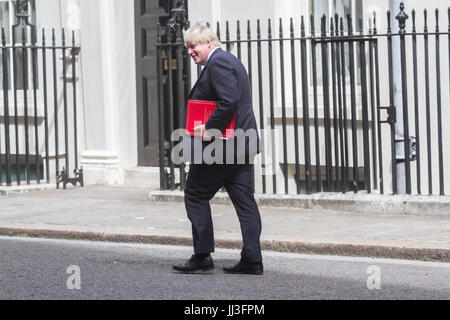 Londres, Royaume-Uni. 18 juillet, 2017. Rt Hon Boris Johnson, secrétaire d'État aux Affaires étrangères du Commonwealth ad quitte Downing Street après la dernière réunion du cabinet pour les vacances d'été Crédit : amer ghazzal/Alamy Live News Banque D'Images