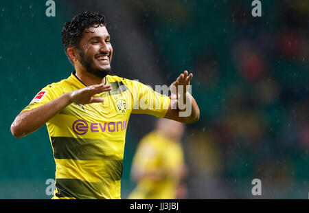 (170718) -- Guangzhou, le 18 juillet 2017(Xinhua) -- Nuri Sahin de Borussia Dortmund célèbre lors de la notation 2017 Coupe des Champions internationaux(CPI) Chine match de foot entre AC Milan et Borussia Dortmund à la Guangzhou University Town Centre Sports Stadium à Guangzhou, capitale du sud de la province chinoise du Guangdong, le 18 juillet 2017. Borussia Dortmund a gagné 3-1. (Xinhua/Wang Lili) Banque D'Images