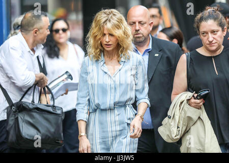 New York, États-Unis. 18 juillet, 2017. L'actrice Kyra Sedgwick est vu dans la zone de Times Square à New York le mardi, 18. Brésil : Crédit Photo Presse/Alamy Live News Banque D'Images