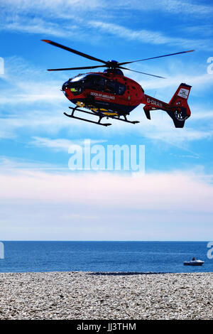 Une ambulance à une urgence à Lyme Regis, Wiltshire, Royaume-Uni Banque D'Images