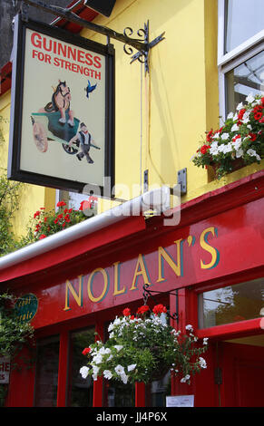 Signe à Nolans Guinness pub à Rosscarbery Banque D'Images