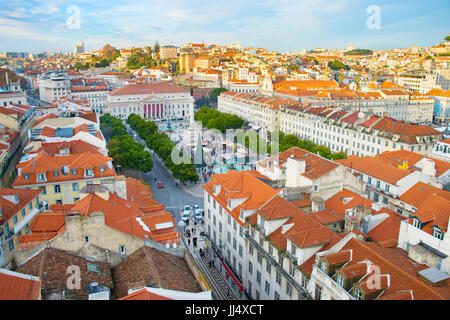 Vue aérienne de la place Rossio et de la vieille ville de Lisbonne, Portugal Banque D'Images