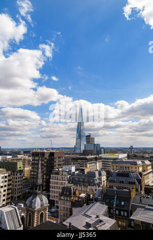 L'Écharde de l'emblématique gratte-ciel sur l'horizon, le plus haut édifice de l'Europe de l'ouest, dans le quartier du Pont de Londres, Borough de Southwark, Londres SE1 Banque D'Images