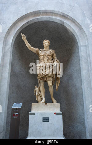 Rome. L'Italie. Auguste de Prima Porta, statue en marbre de l'empereur romain Auguste (octave), Ottaviano / Braccio Nuovo, Musées du Vatican. Musei Vaticani. Banque D'Images