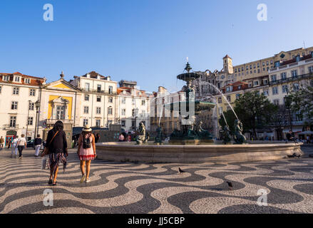 Lisbonne, Portugal - 13 juin 2017 : la Place Rossio (Pedro IV Square) en dwontown de Lisbonne. Banque D'Images