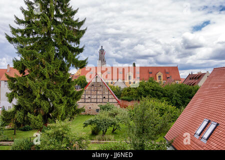 Toits dans la romantique ville médiévale de Nördlingen en Bavière, Allemagne. Banque D'Images