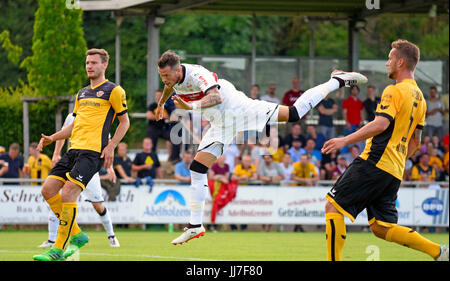 12.07.2017, Fussball 1.Bundesliga 2017-2018, Testspiel, SG Dynamo Dresden - Le VfB Stuttgart, à Heimstetten bei München. Aktion von Daniel Ginczek (mitte, Stuttgart). Photo : Cronos/MIS Banque D'Images