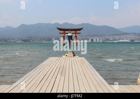 Shintoist (sanctuaire d'Itsukushima à Miyajima) (Japon). Banque D'Images