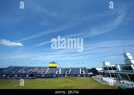 Vue générale de la tribune sur le 18e trou lors de la troisième journée d'entraînement du Championnat ouvert 2017 au Royal Birkdale Golf Club, Southport.APPUYEZ SUR ASSOCIATION photo.Date de la photo: Mardi 18 juillet 2017.Voir PA Story Golf Open.Le crédit photo devrait se lire comme suit : Andrew Matthews/PA Wire.RESTRICTIONS : usage éditorial uniquement.Aucune utilisation commerciale.Utilisation d'images fixes uniquement.Le logo Open Championship et un lien clair vers le site Web Open (TheOpen.com) à inclure dans la publication du site Web.Pour plus d'informations, appelez le +44 (0)1158 447447. Banque D'Images