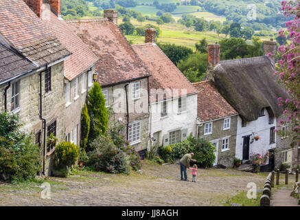 Gold Hill, un quartier pittoresque, bien connu vue du sommet à Shaftesbury, dans le Dorset, UK Banque D'Images