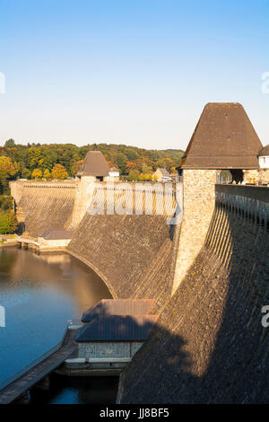 DEU, l'Allemagne, région du Sauerland, Moehnesee, barrage d'approvisionnement en eau Moehnesee. DEU, Deutschland, Sauerland, Moehnesee, Moehneseetalsperre. Banque D'Images