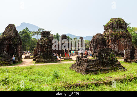 Duy Phu, mon fils temple, Vietnam - Mars 14, 2017 : ruines de temples hindous au milieu de la jungle, site du patrimoine mondial de l'UNESCO Banque D'Images