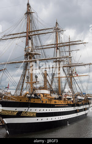 Montréal, Canada - Juillet 02, 2017 : Amerigo Vespucci, la Marine italienne de 87 ans de voile navire amarré à l'embarcadère. Banque D'Images