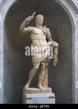 Rome. L'Italie. Statue de l'empereur romain Domitien (51-96 après J.-C.), Braccio Nuovo, Musée Chiaramonti, Musées du Vatican. Musei Vaticani. 11ème Empereur de la R Banque D'Images